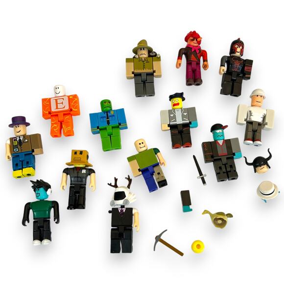 Roblox Action Figures Assorted Pieces - Picture 1 of 9
